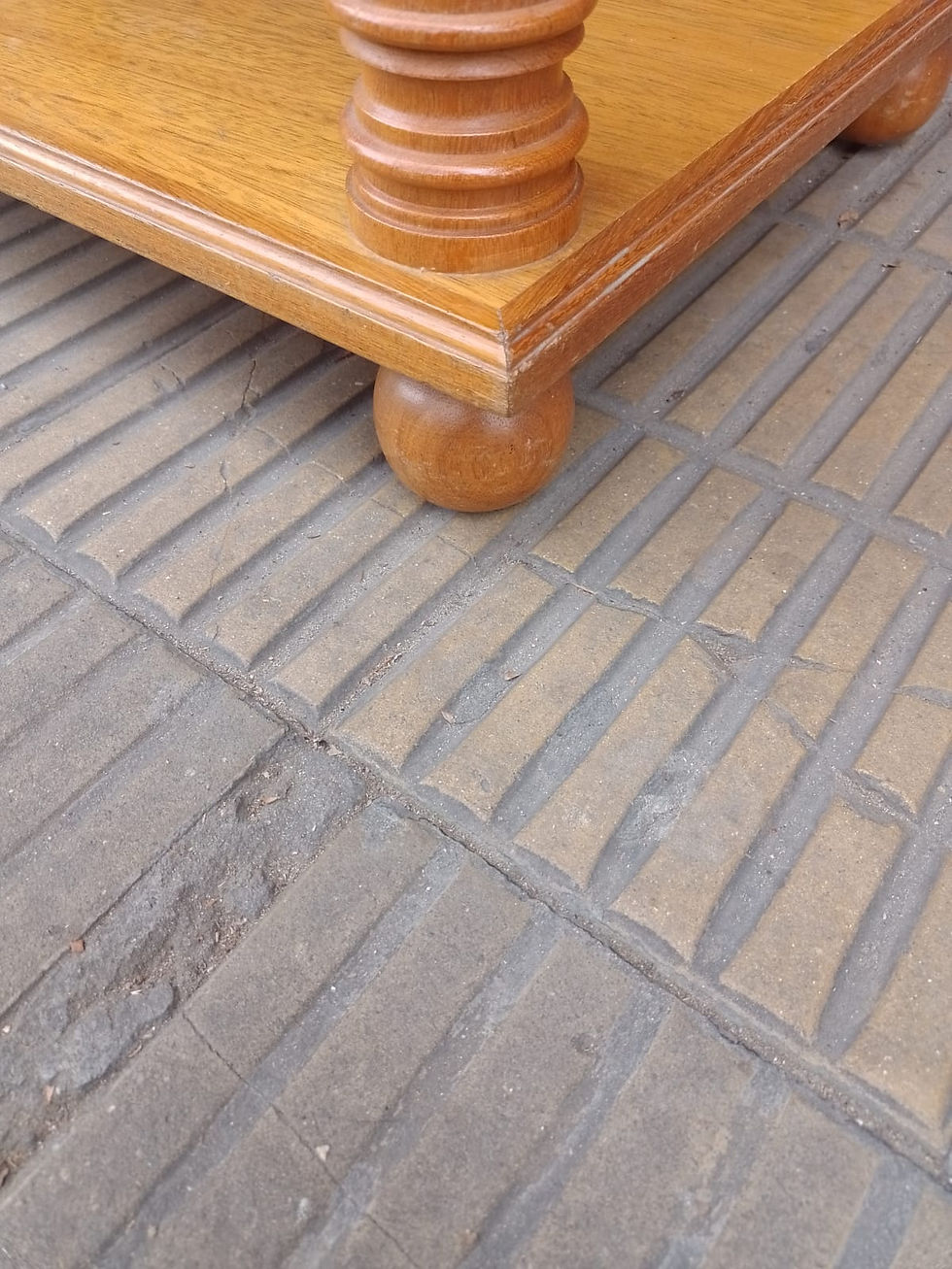 Miniatura: Mesa ratona de roble . Impecable