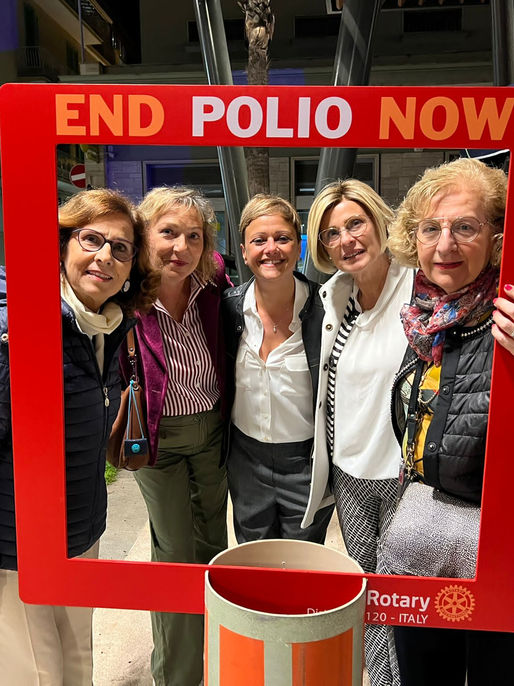 Le giornate della end polio days con aperitivo e vendita piantine per raccogliere fondi