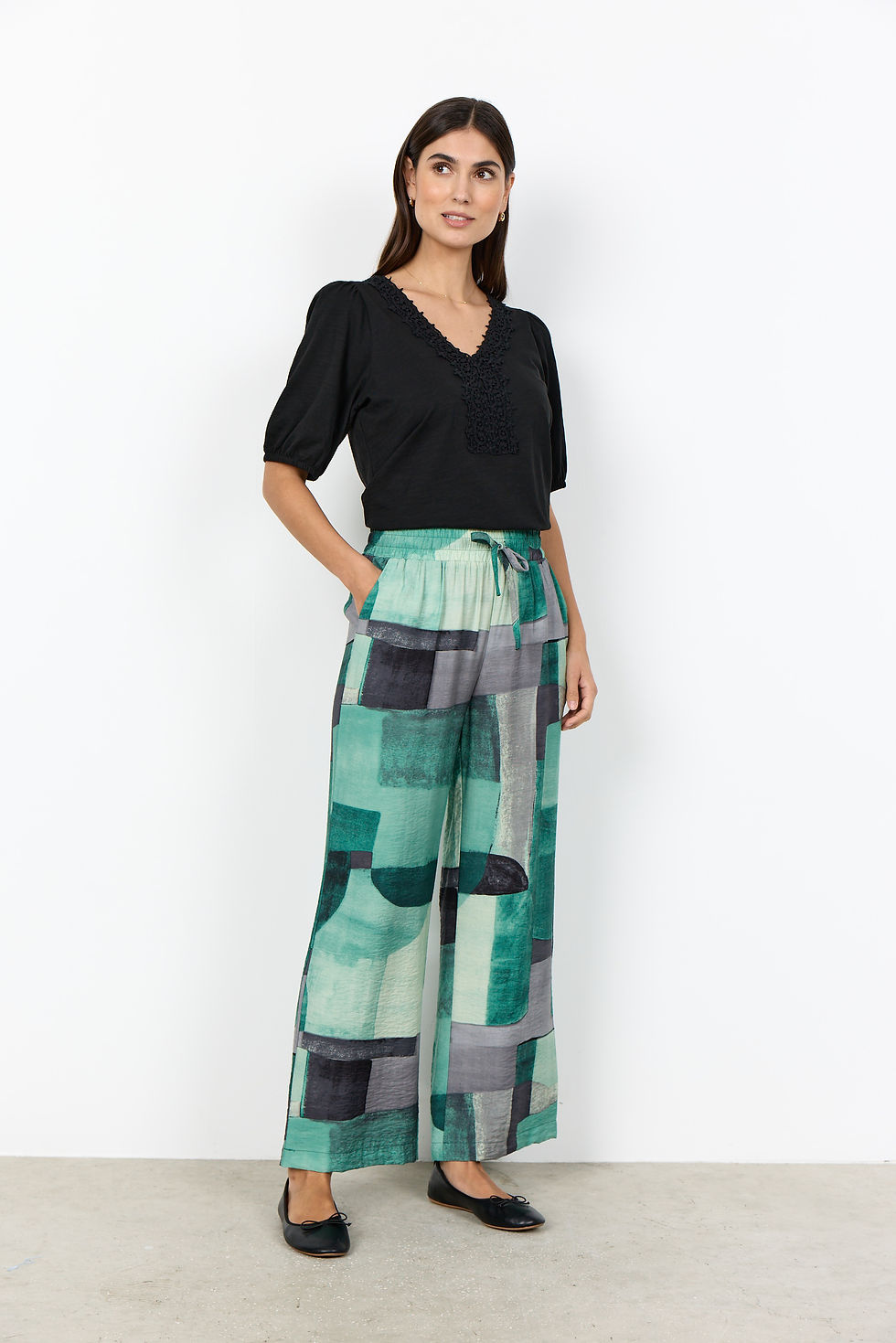 Thumbnail: Groene broek met abstracte print Soyaconcept