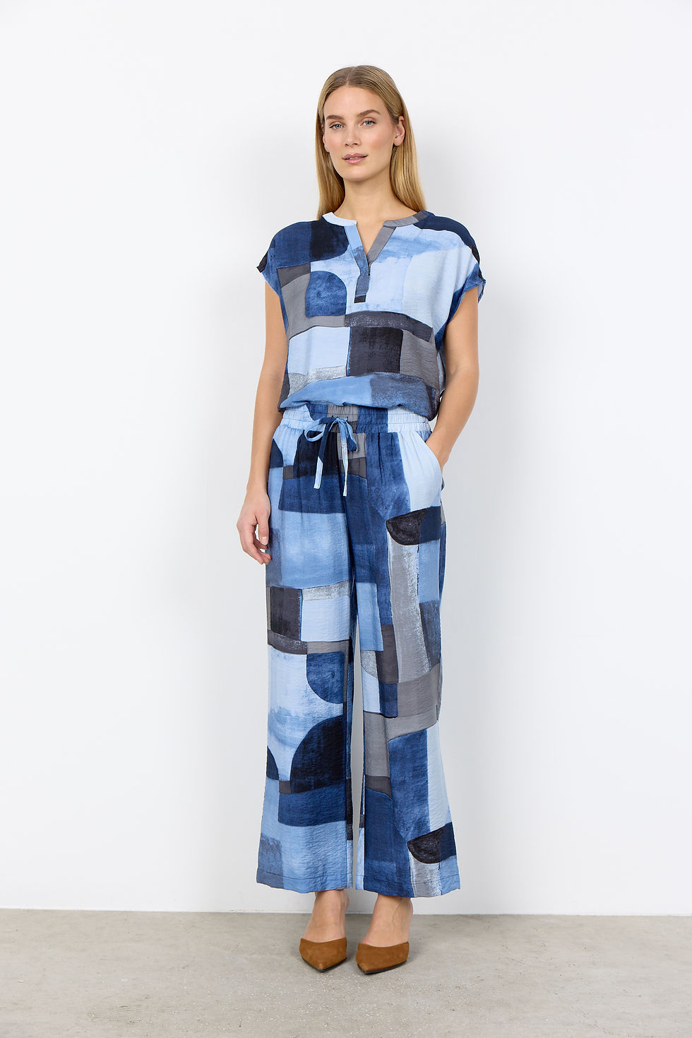 Thumbnail: Blauwe broek met abstracte print Soyaconcept