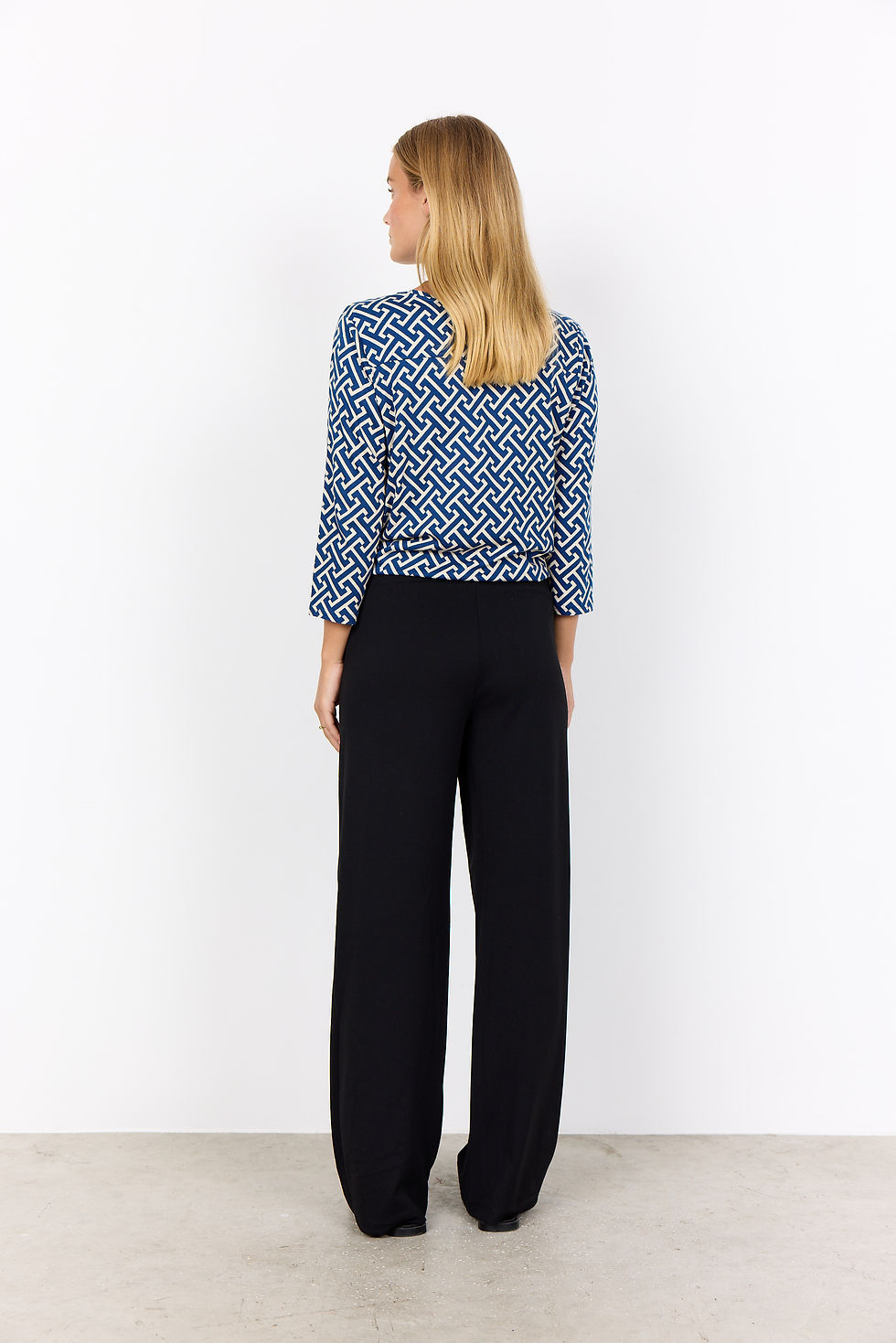 Thumbnail: Blauwe blouse met geometrische print Soyaconcept