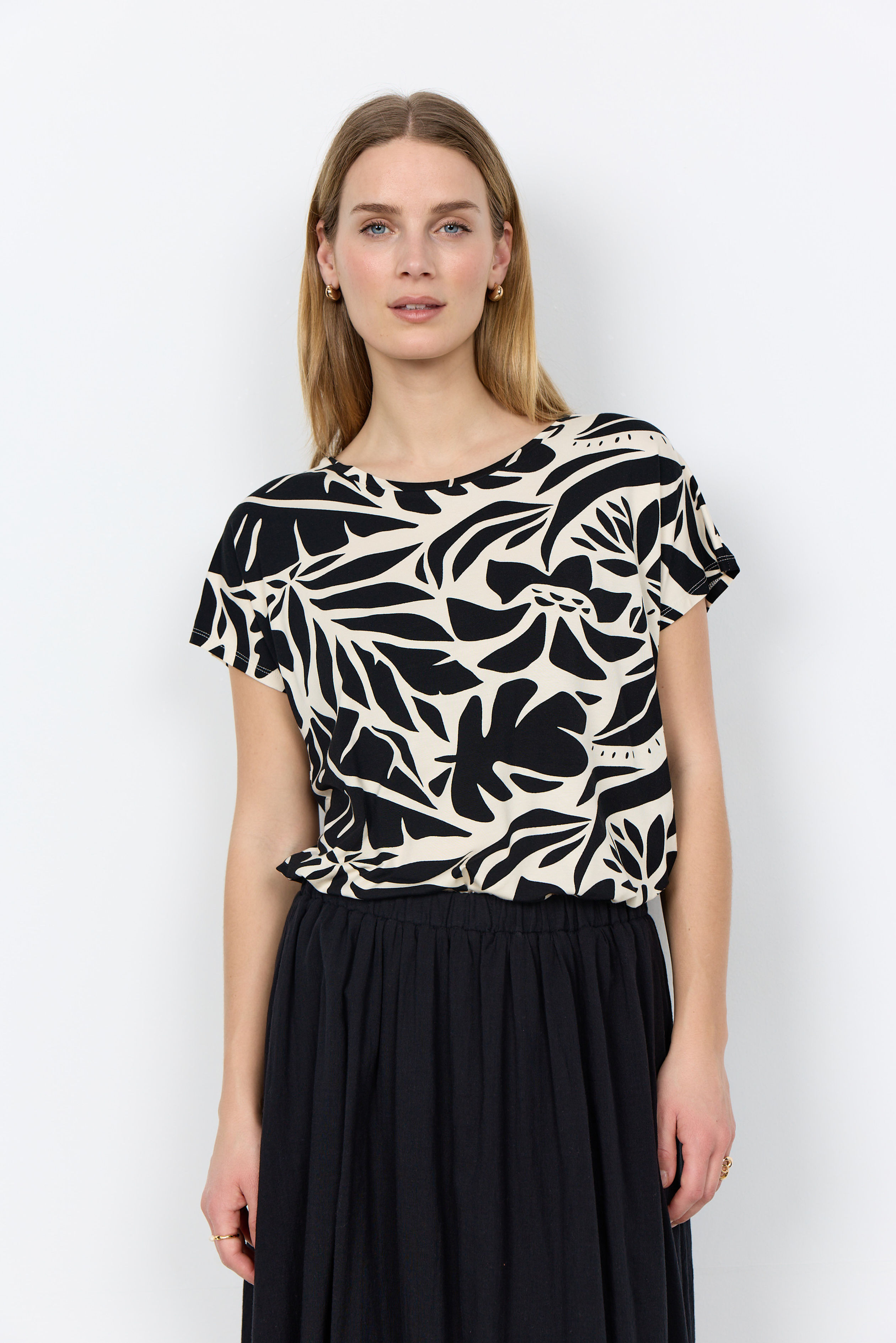 Zwart T-shirt met natuurlijke print Soyaconcept