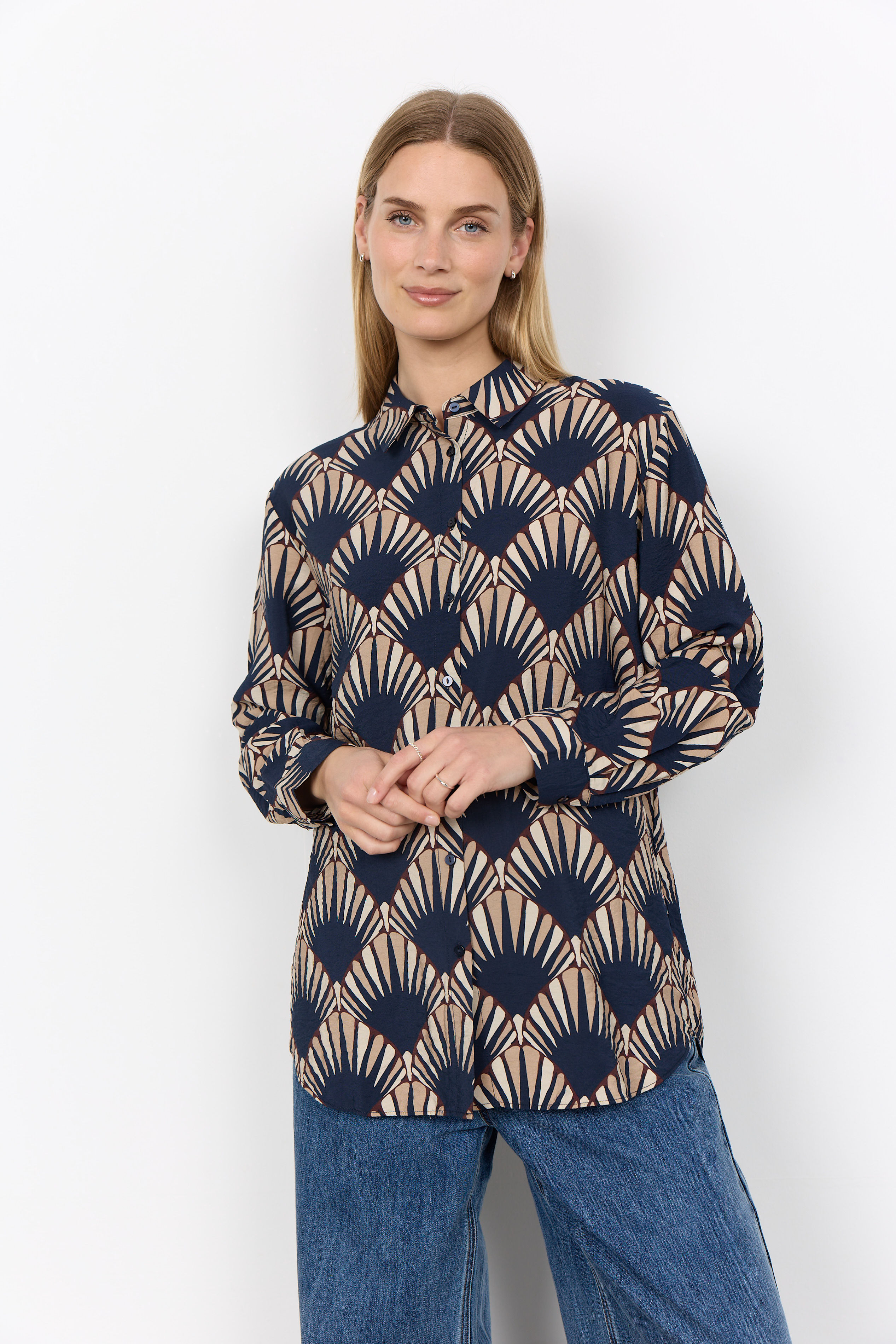Donkerblauwe blouse met geometrische print Soyaconcept
