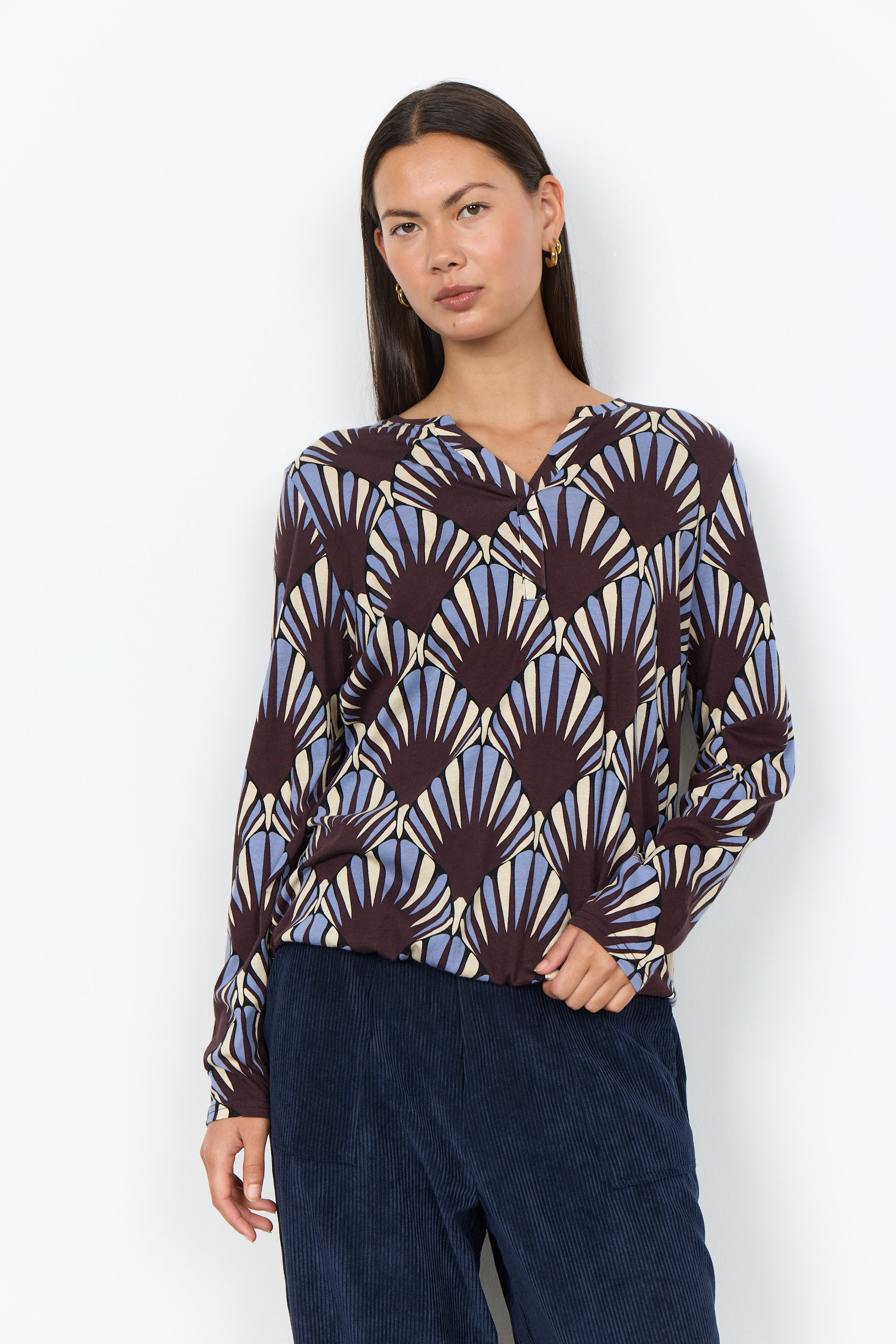 Aubergine lavendel blouse met geometrische print Soyaconcept