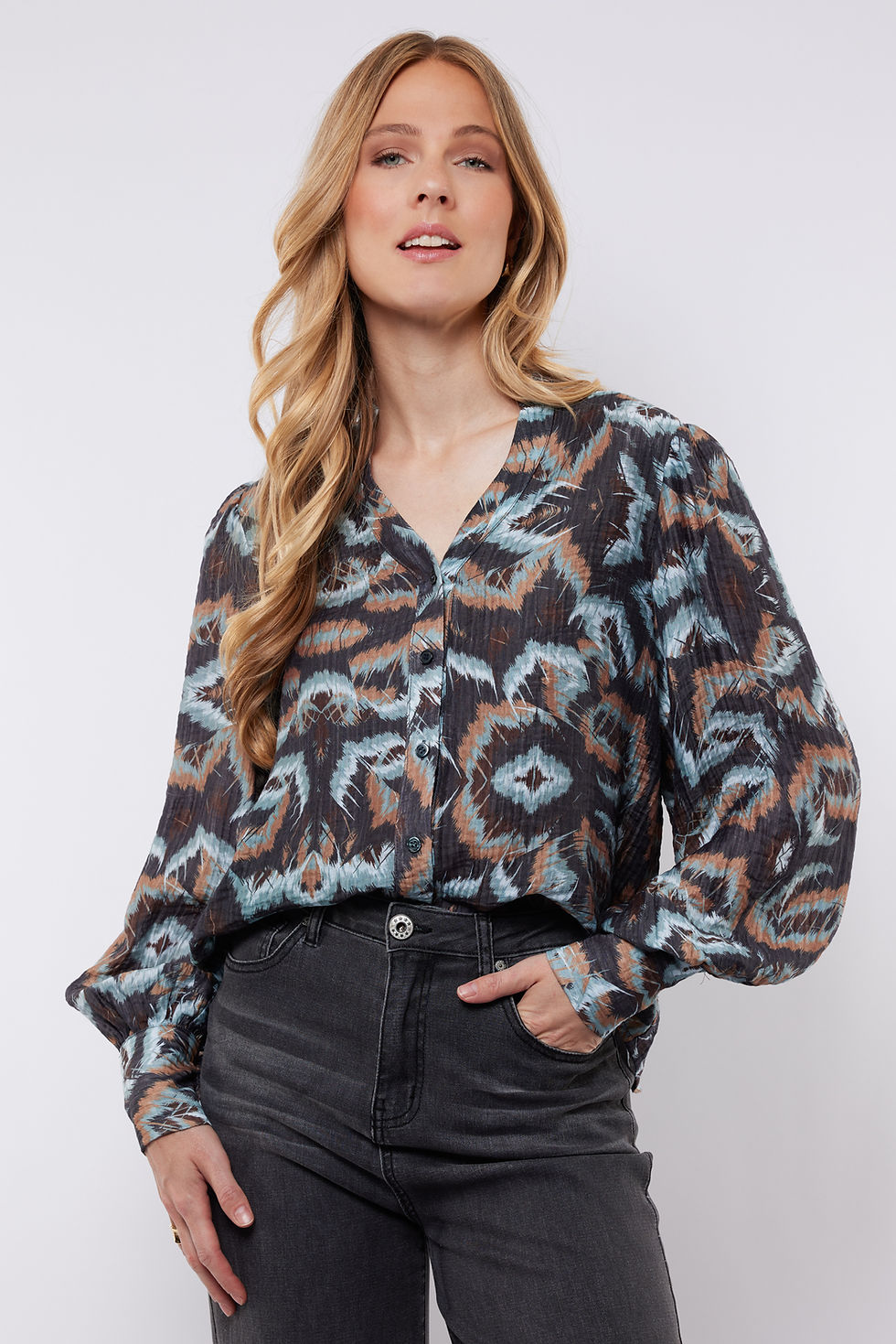 Thumbnail: Donkergrijze blouse met grafische print C&S The Label