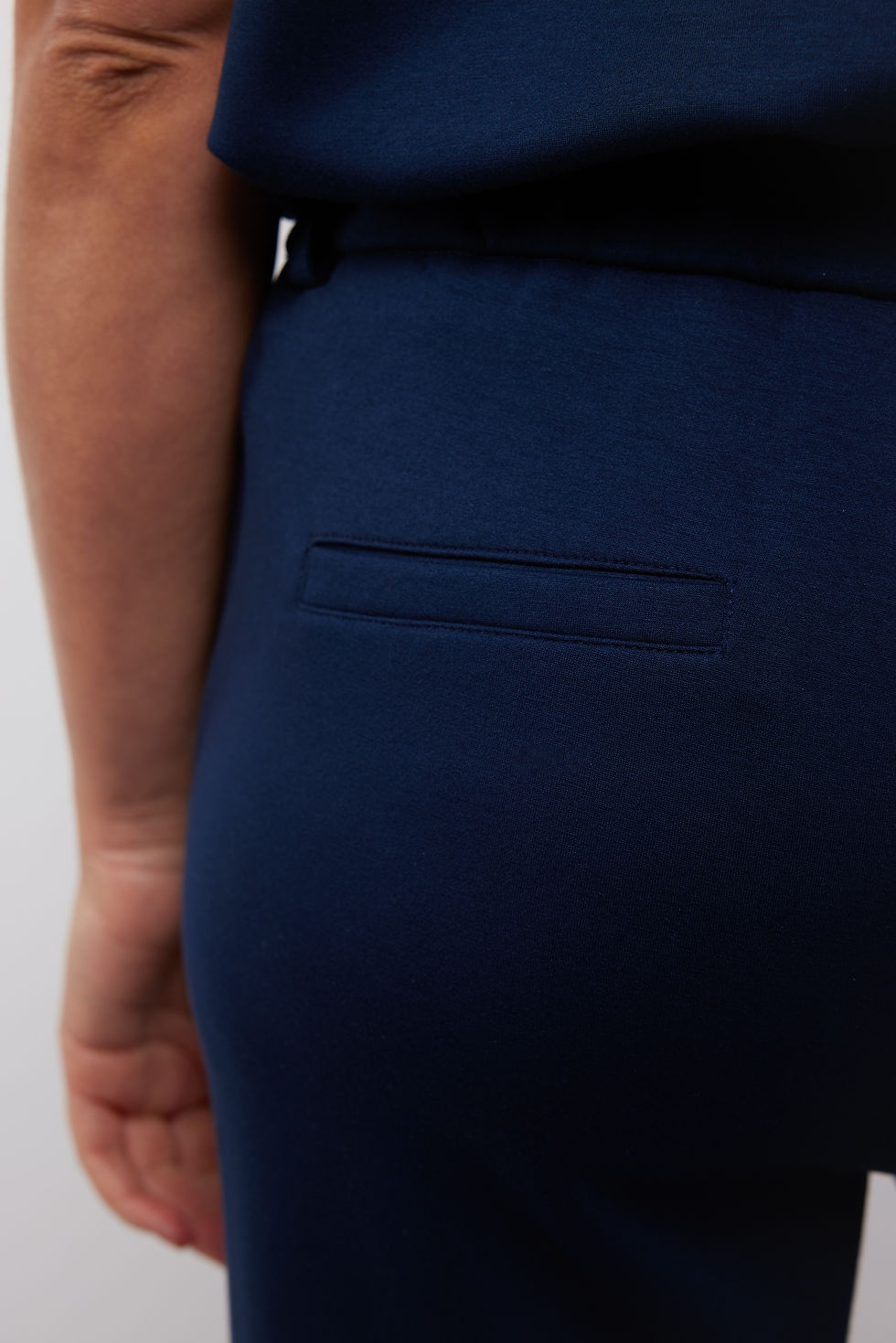Thumbnail: Donker blauwe broek C&S The Label