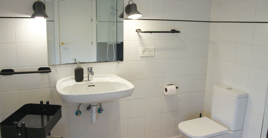 Private en-suite bathroom with shower, toilet, sink and hair dryier