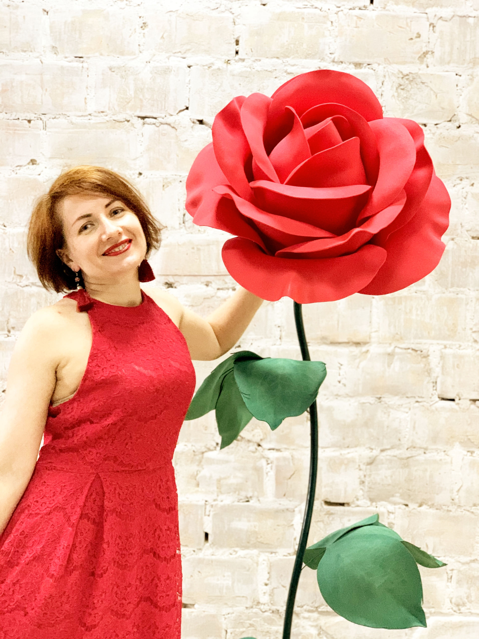 Гігантська фантастична троянда з фоамірану