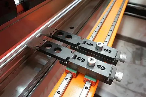 cnc-abkant-pres-makinesi-esa-630a-sistemi-1-2-jpg.webp