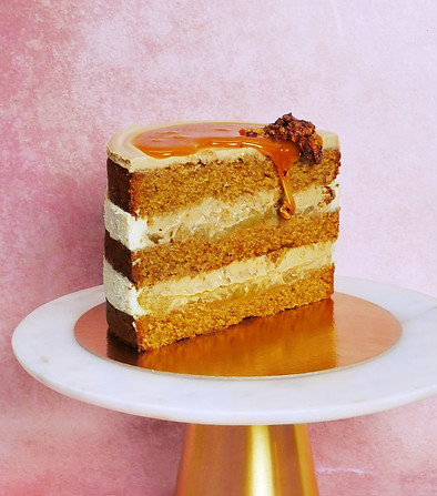 Saisonale vegane Torte in Berlin mit veganem Karamell und Birnenkompott