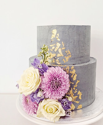Vegan wedding cake in Berlin with vegan carrot cake and vegan cream cheese mousse