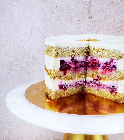 vegane Torte in Berlin mit Quarkmousse und Beerenkompott