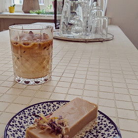 Fair and reasonably priced cappuccino at Mansfield Park Café in Berlin.