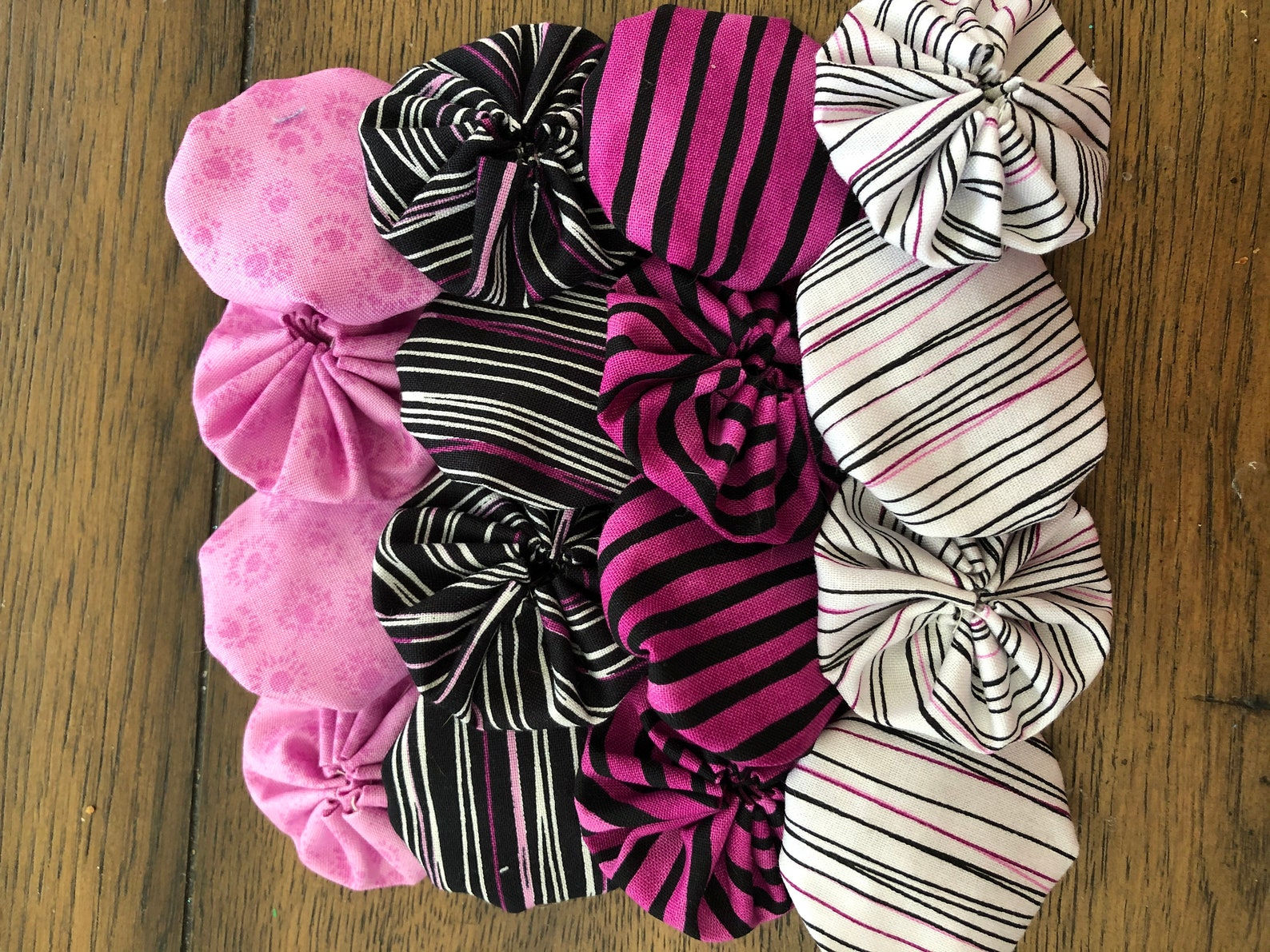 16 Magenta, Black & White Fabric Yo-Yos, 2 Inches