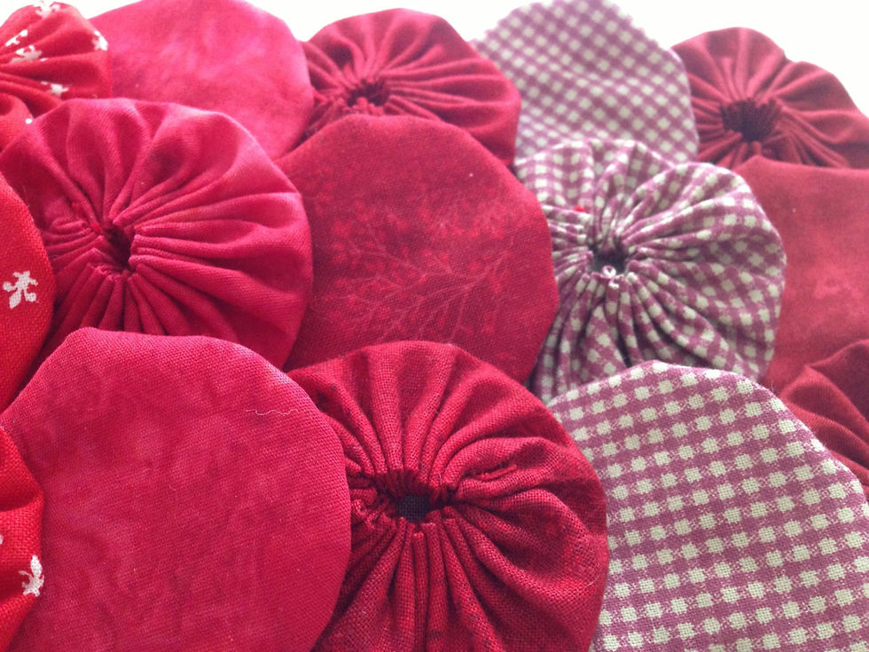 25 Red Fabric Yo-Yos