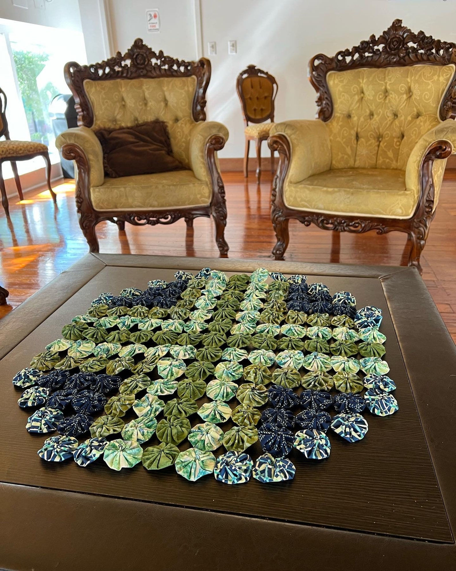 Blue & Forest Green Round Yo-Yo Table Runner