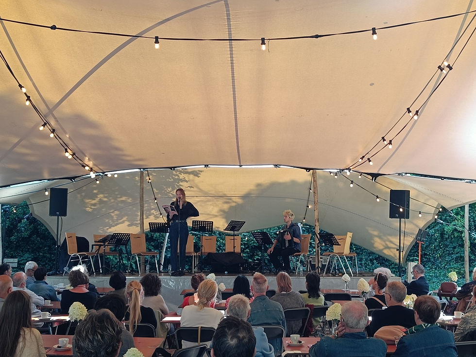 Poëzie op Zondagmorgen tijdens Terrazza met Astrid Haerens en Isaak Duerinck 