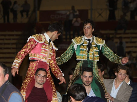 Puerta grande de Mario Sánchez y Gonzalo Capdevila en Sanlúcar