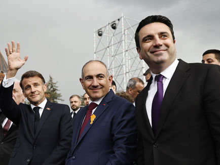 Pashinyan Wins Parliament but Lacks Votes Needed to Rewrite Constitution, Complicating Peace Push