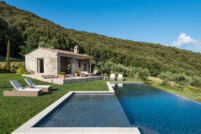 Stone villa in Umbria with infinity pool and panoramic hill views