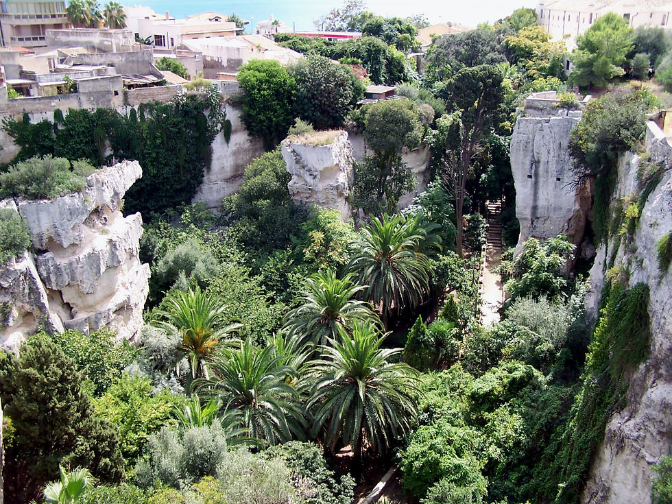 Latomie dei Cappuccini - Foto di Davide Mauro via Wikimedia Commons, licenza CC BY-SA 2.5