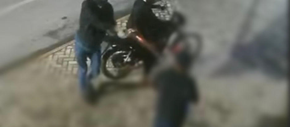 CÂMERAS DE SEGURANÇA REGISTRAM HOMICÍDIO NA MADRUGADA DESTA SEXTA-FEIRA EM CALDAS NOVAS