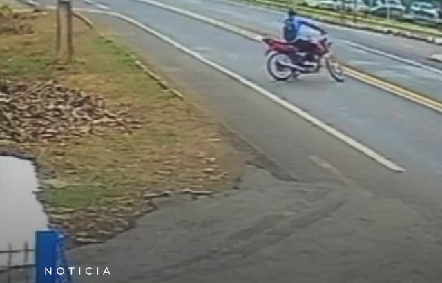CÂMERAS DE SEGURANÇA REGISTRARAM ACIDENTE QUE DEIXOU MOTOCICLISTA GRAVEMENTE FERIDO EM CALDAS NOVAS