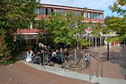 Haupteingang_des_Gymnasiums_Nieder-Olm-_