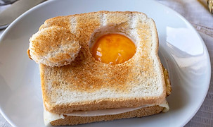 sandwich-de-jamon-y-queso-con-huevo-frito.jpg