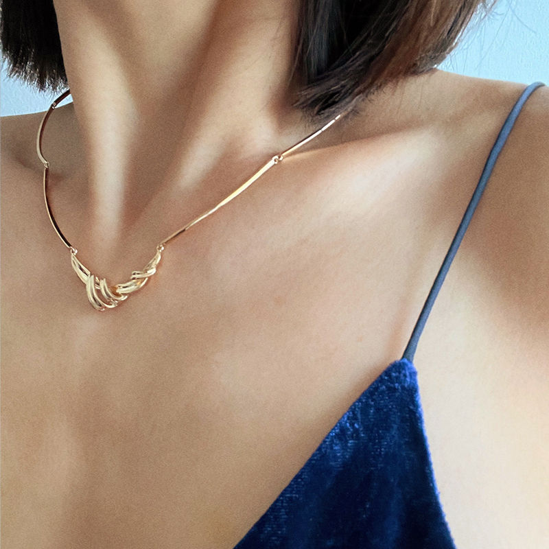 Ribbon necklace