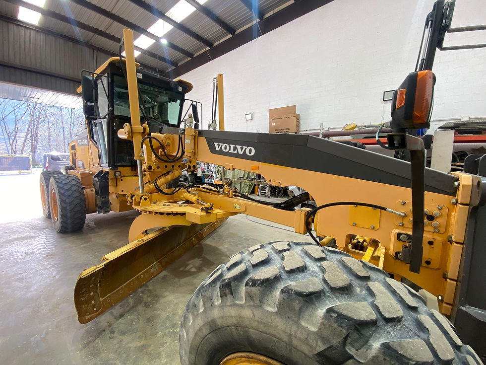 Lateral derecho VOLVO G930B antes de la renovación de pintura