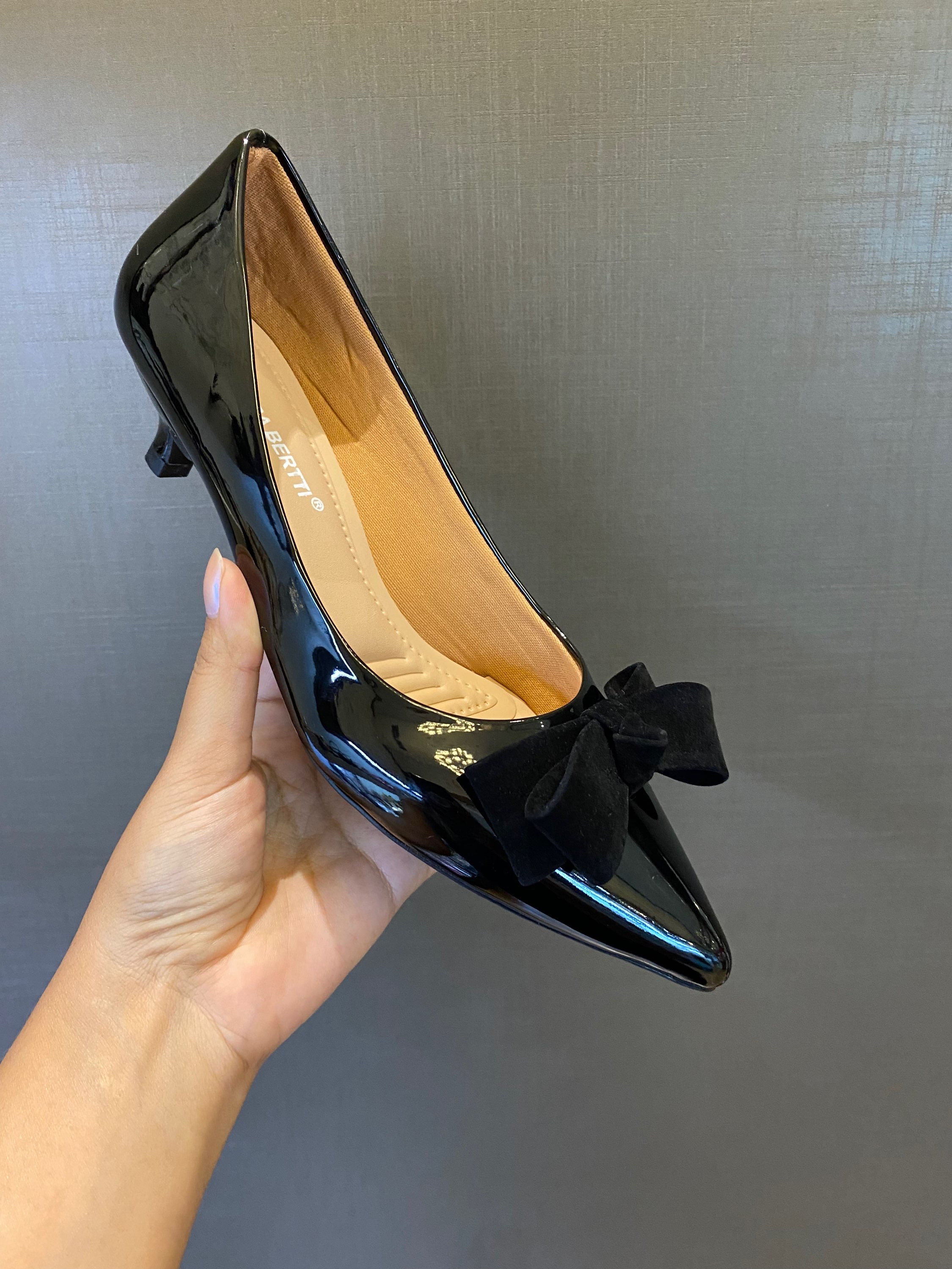 Scarpin bebê preto com laço 