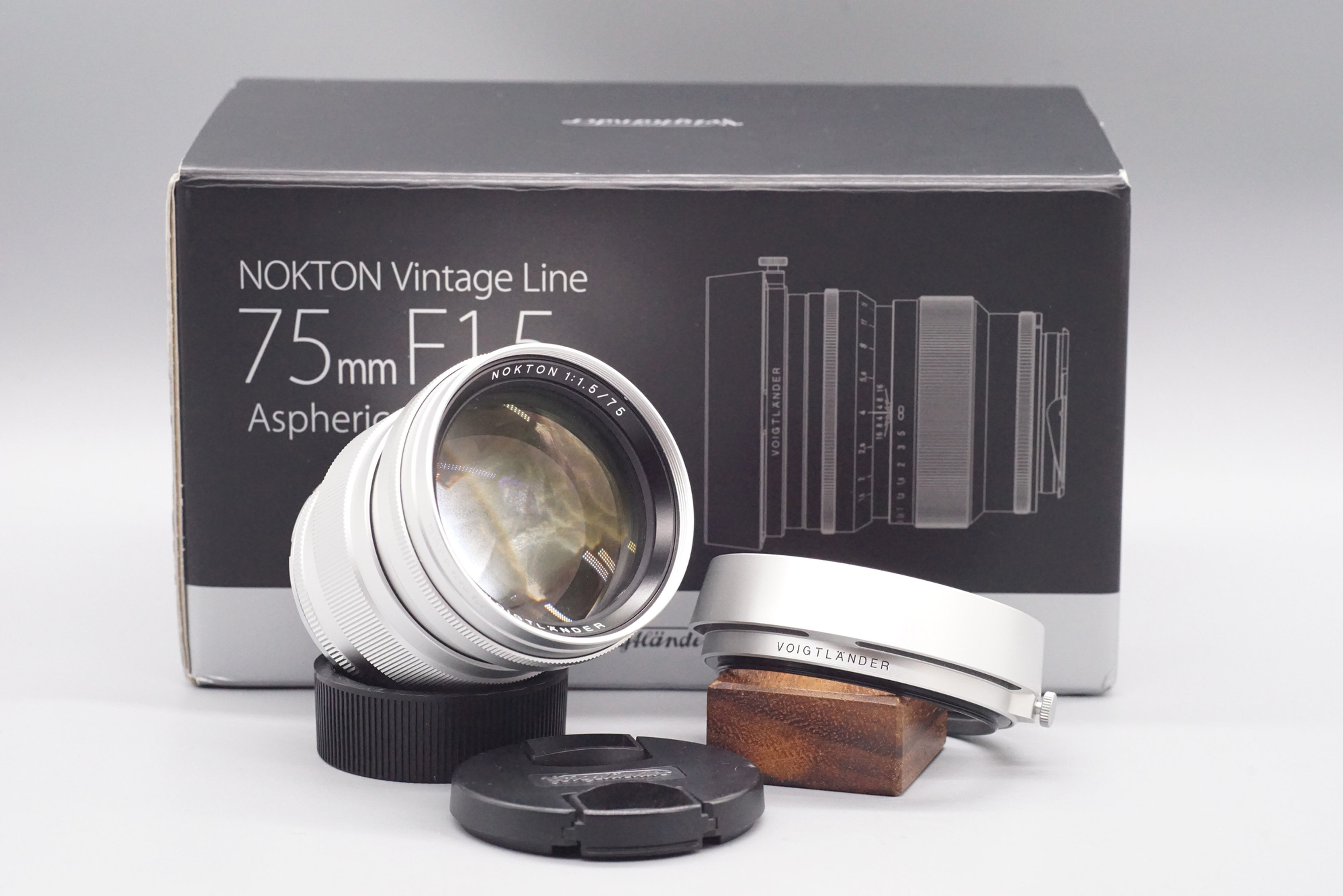 Voigtlander 75mm f1.5 Nokoton Leica M