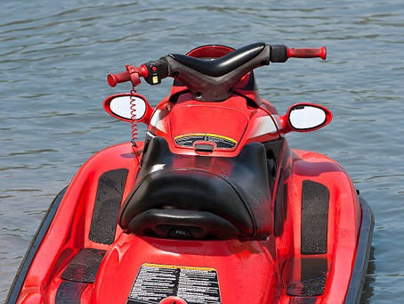 新型コロナウイルスの影響もありますが、夏こそ水上バイクに乗りたいですね!