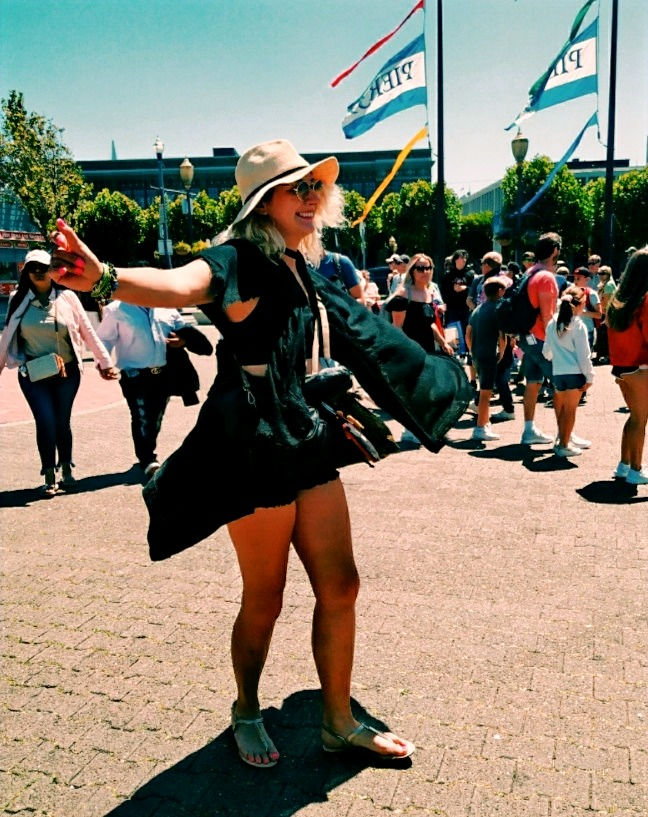girl dancing on the street