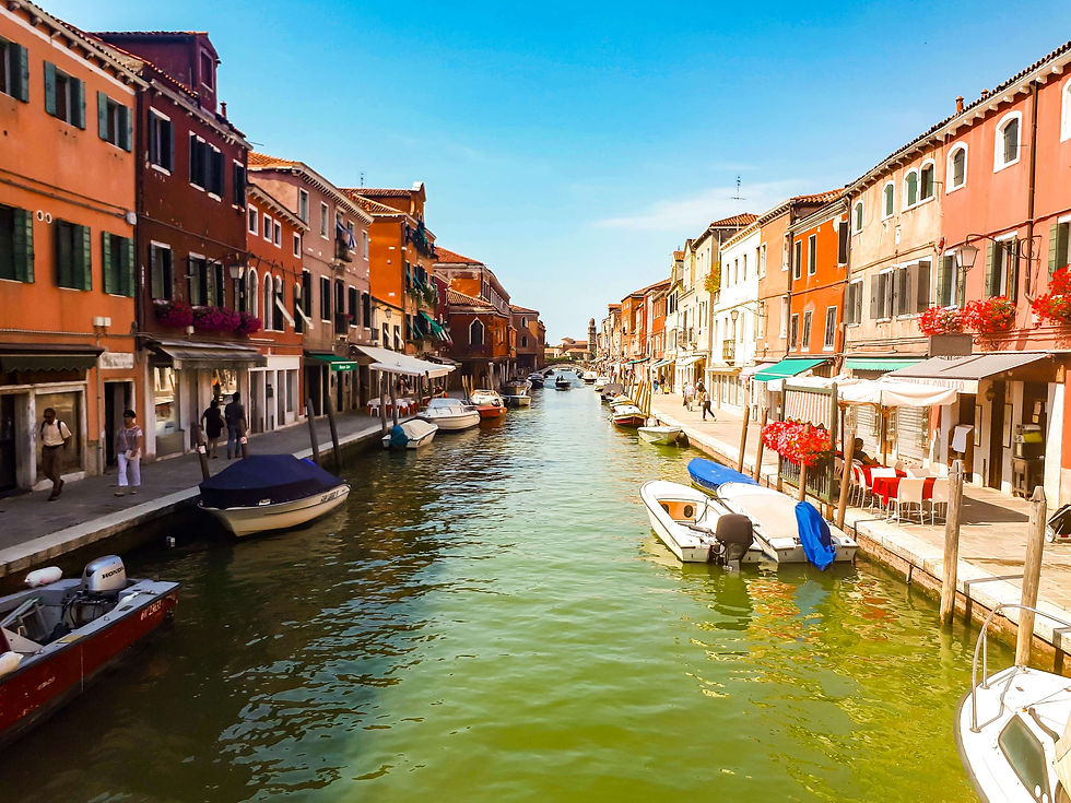vinice canal murano boats
