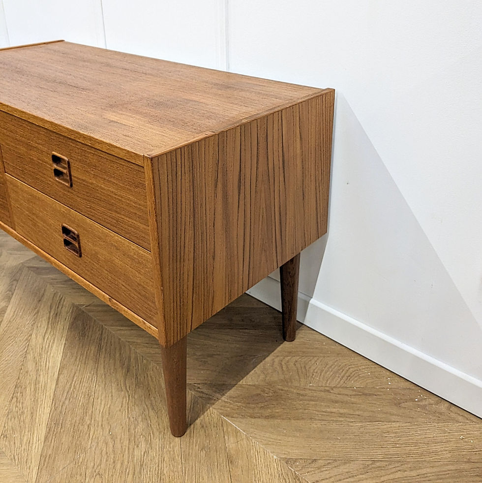 Miniature : Buffet scandinave à 4 tiroirs