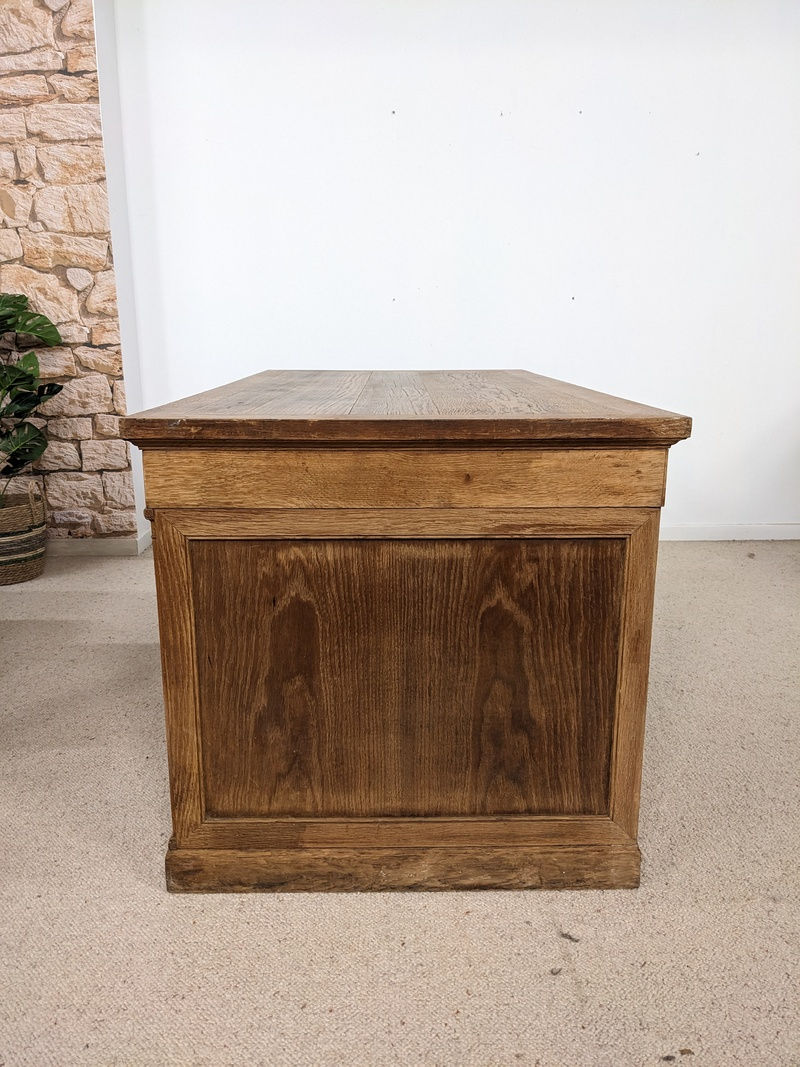 Thumbnail: Bureau ancien des années 30