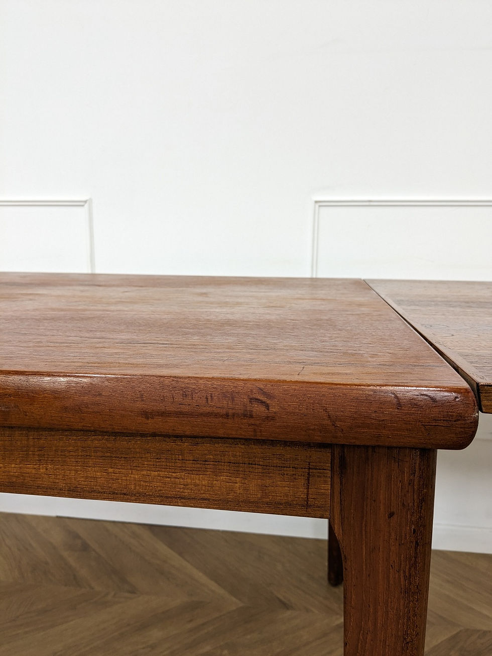 Miniature : Table scandinave par Henning Kjaernulf