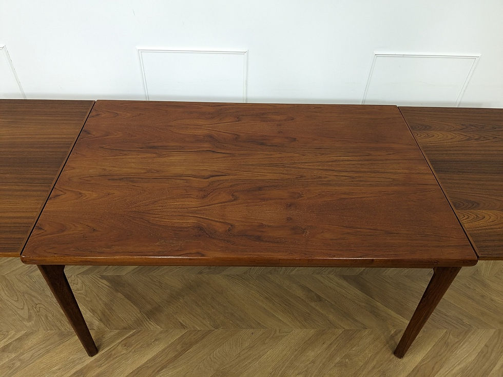 Miniature : Table scandinave par Henning Kjaernulf