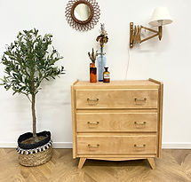 Commode moderniste vintage en chêne, 3 tiroirs, poignées laiton, teinte claire