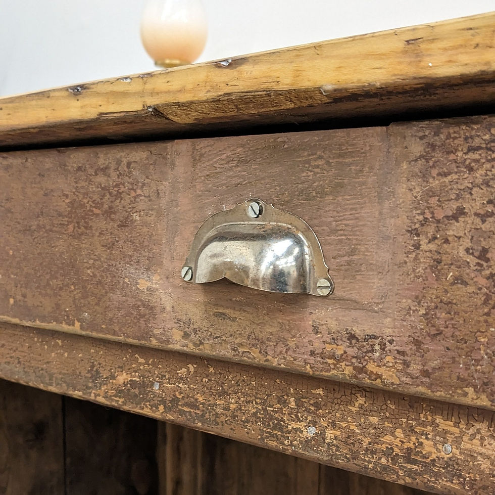 Thumbnail: Meuble de métier Comptoir (vue de près sur le tiroir)