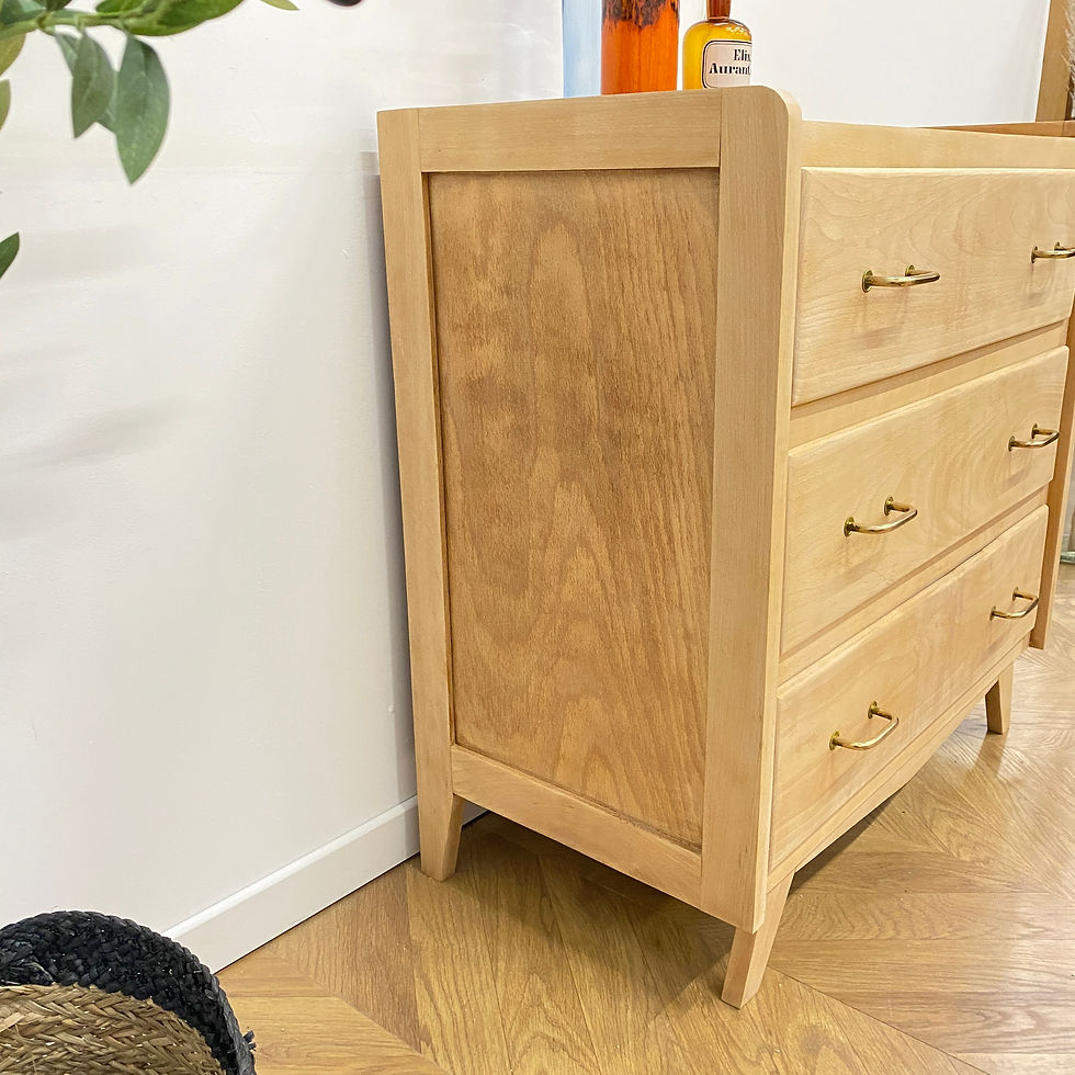 Miniature : Commode moderniste aux poignées laiton