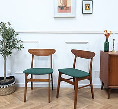2 chaises modèle 210 par Farstrup