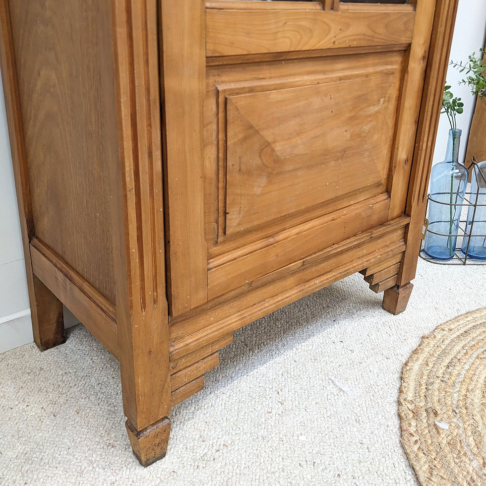 Miniature : Vitrine Bonnetière vintage des années 50 (vue sur le piètement)