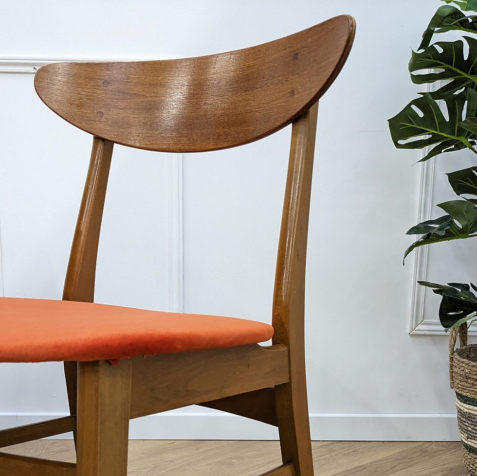 Thumbnail: Chaise Scandinave Farstrup 210 (vue de près)