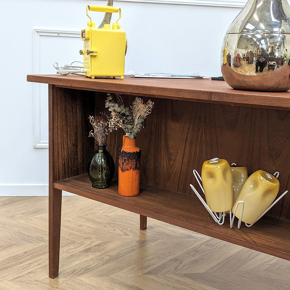 Thumbnail: Bureau Vintage scandinave double face (vue de biais et de dos)