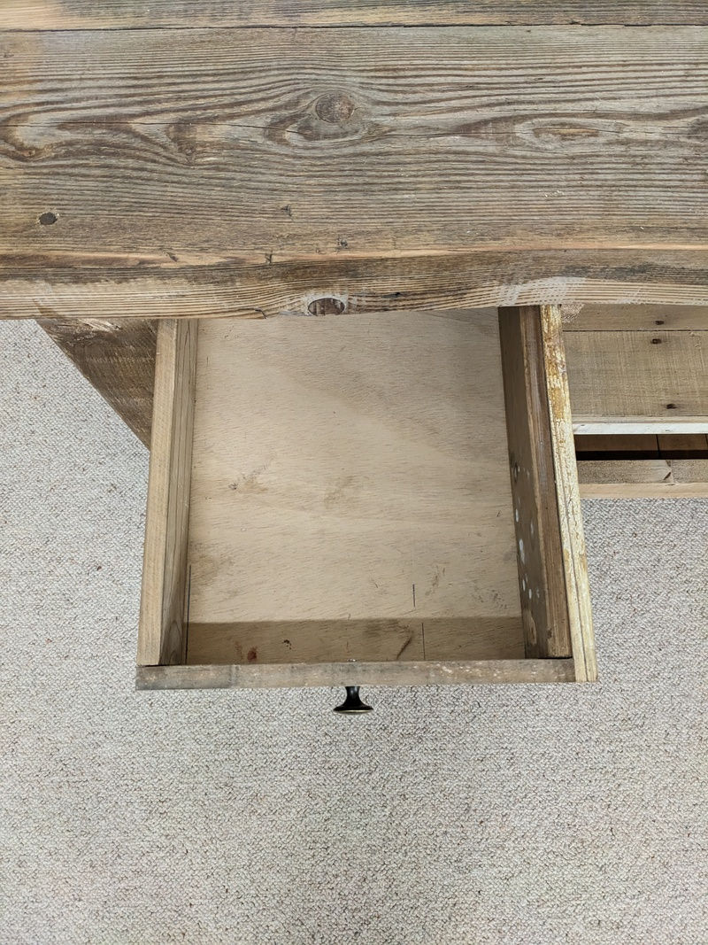 Thumbnail: Etabli ancien en bois massif L123cm