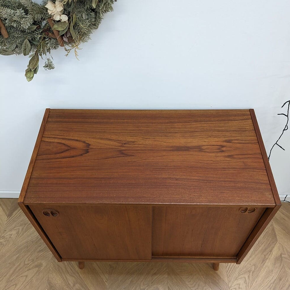 Thumbnail: Buffet danois style scandinave en teck (vue de dessus)