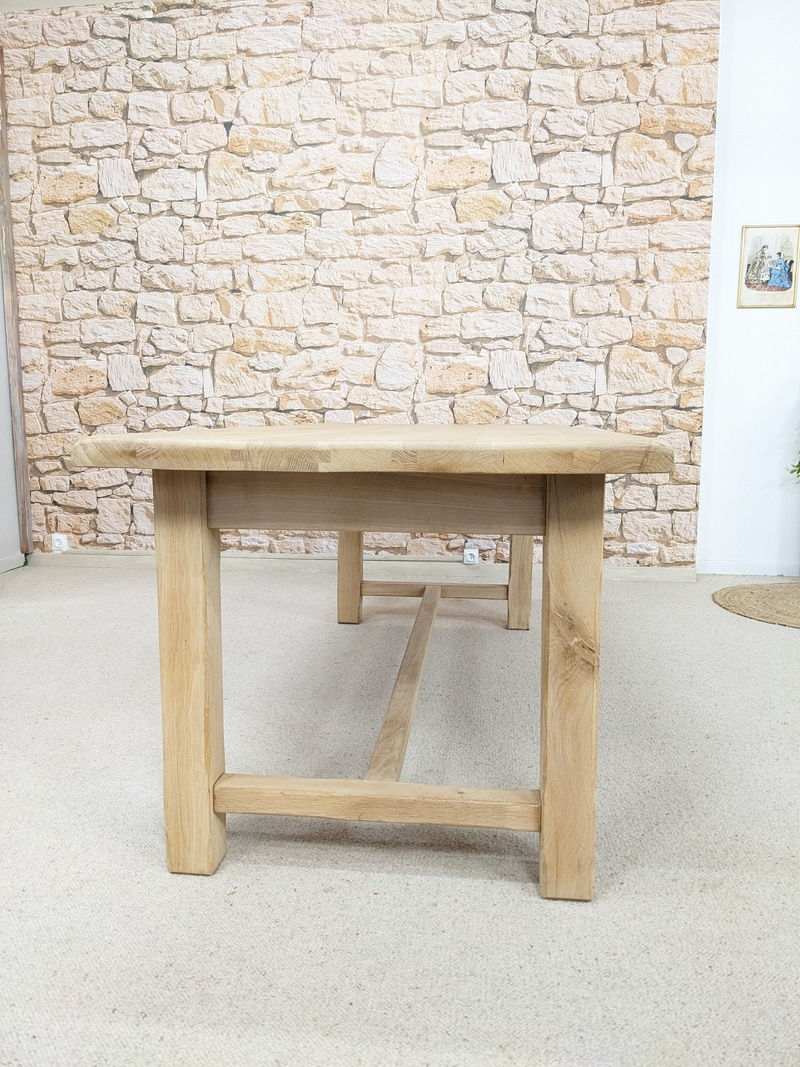 Thumbnail: Table de ferme campagne chic en bois massif